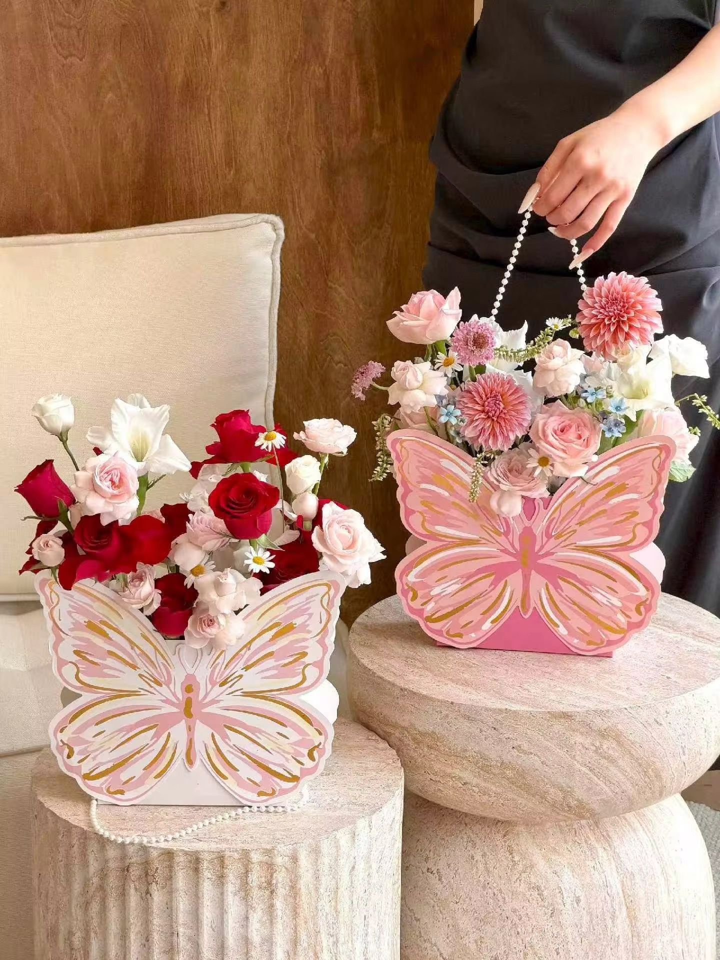 Pearl Chain Handle Flower Packaging Bag Waterproof Butterfly Design Bouquet Florist Arrangement